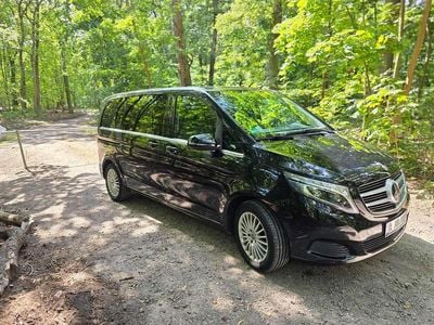 Mercedes V220