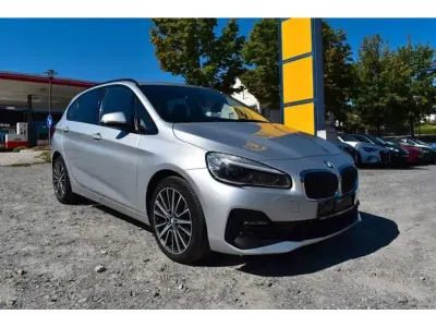 Gebraucht BMW 220 Sport Line 192 PS (141 kW) 2019 Glaciersilber (metallic) SUV