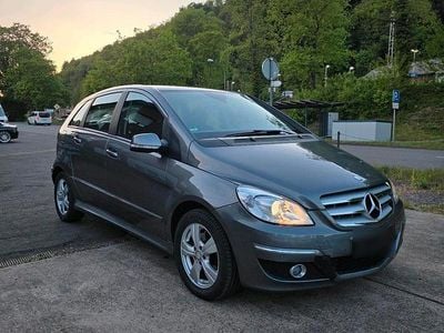 Usata Mercedes B180 109 CV (80 kW) 2010 Grigio Monovolume