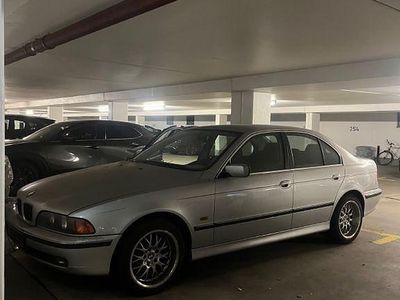 Gebraucht BMW 520 Sport Line 150 PS (110 kW) 2002 Silber Limousine