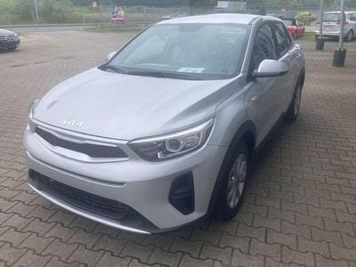 (4ss) seidensilber met. Gebraucht 2024 Kia Stonic Edition 7 SUV | 17.500 € (Guter Preis)