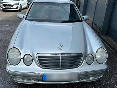 Mercedes E320