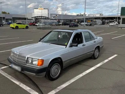 Używany Mercedes 190 118 KM (86 kW) 1989 Srebrny Sedan/Limuzyna