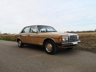 Beige Gebraucht 1979 Mercedes 200 Limousine | 10.790 €