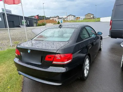 Gebraucht BMW 320 177 PS (130 kW) 2008 Schwarz Coupé