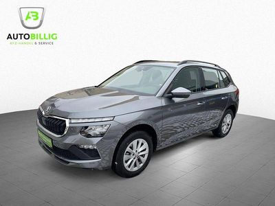 Graphitegrau metallic Gebraucht 2024 Skoda Kamiq Selection SUV | 20.890 € (Guter Preis)