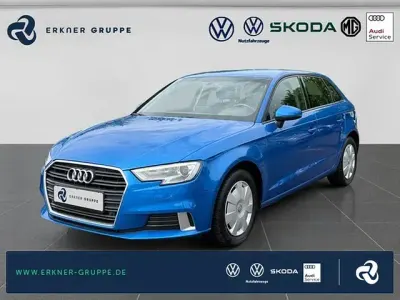 Gebraucht Audi A3 Sport 116 PS (85 kW) 2019 Arablau kristalleffekt Limousine