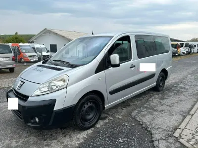 Second-hand Peugeot TePee Premium 136 CP (100 kW) 2008 Argintiu Monovolum
