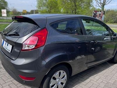 Second-hand Ford Fiesta Celebration 101 CP (74 kW) 2017 Gri Hatchback