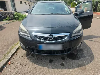 Gebraucht Opel Astra 165 PS (121 kW) 2011 Schwarz Kombi