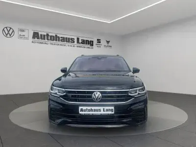 Gebraucht VW Tiguan Allspace Style 200 PS (147 kW) 2023 Deep black perleffekt (metallic) SUV