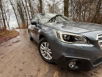 Grau Gebraucht 2016 Subaru Outback Kombi | 7.000 € (Guter Preis)