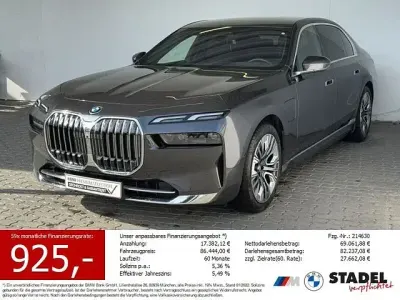 Gebraucht BMW 750e 489 PS (359 kW) 2025 Grau Limousine