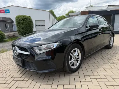 Gebraucht Mercedes A180 116 PS (85 kW) 2020 Schwarz Limousine