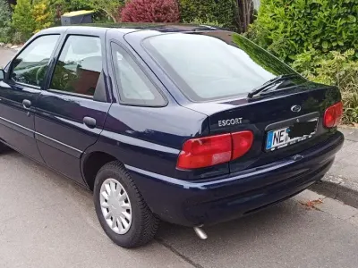 Gebraucht Ford Escort 75 PS (55 kW) 1995 Blau Limousine