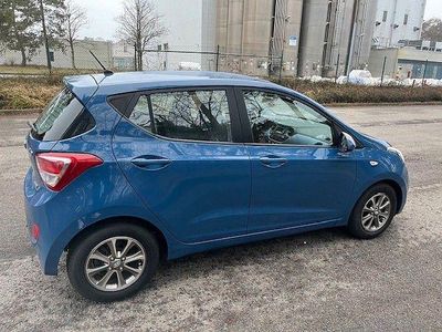 Gebraucht Hyundai i10 Edition 87 PS (63 kW) 2014 Blau Kleinwagen