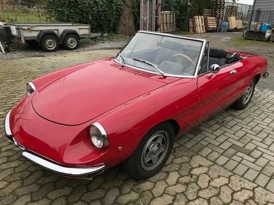 Gebraucht Alfa Romeo Spider 113 PS (83 kW) 1971 Rot Cabrio