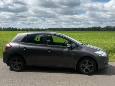 Gebraucht Toyota Auris 132 PS (97 kW) 2010 Grau Kleinwagen