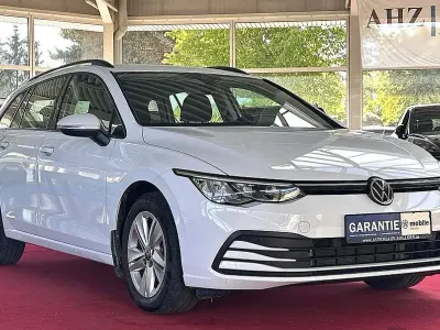 Używany VW Golf VIII 131 KM (96 kW) 2022 Biały Sedan/Limuzyna
