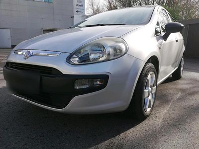 Gebraucht Fiat Punto 77 PS (56 kW) 2012 Silber Kleinwagen