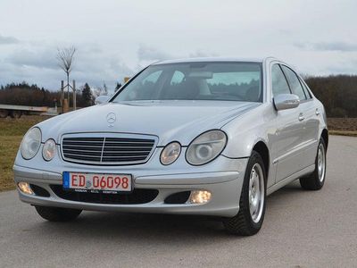 Gebraucht Mercedes E220 150 PS (110 kW) 2003 Silber Limousine