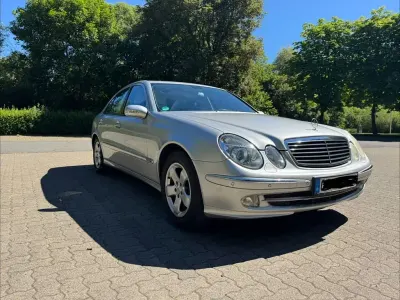 Gebraucht Mercedes E240 Avantgarde 177 PS (130 kW) 2004 Silber Limousine