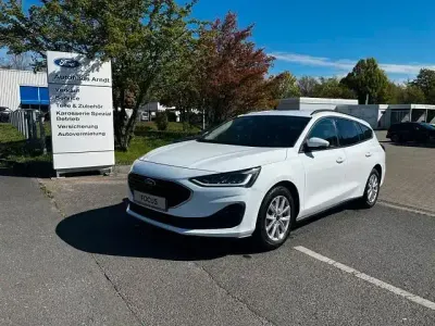 Gebraucht Ford Focus Cool & Connect 125 PS (91 kW) 2022 Weiß Limousine