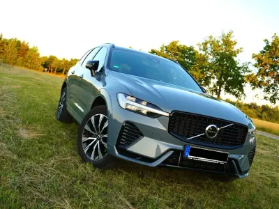 Gebraucht Volvo XC60 Plus 197 PS (144 kW) 2023 Grau SUV