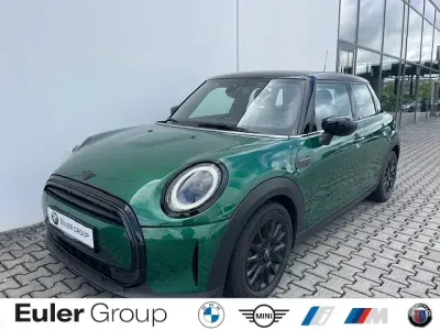 Gebraucht Mini Cooper Classic 136 PS (100 kW) 2023 British racing green iv Kleinwagen