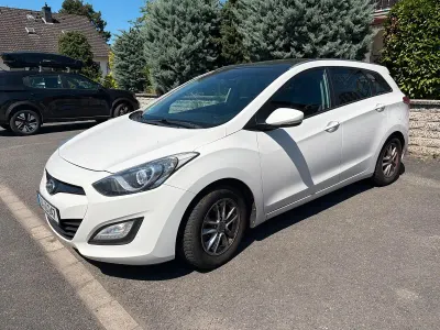 Gebraucht Hyundai i30 128 PS (94 kW) 2015 Weiß Kombi