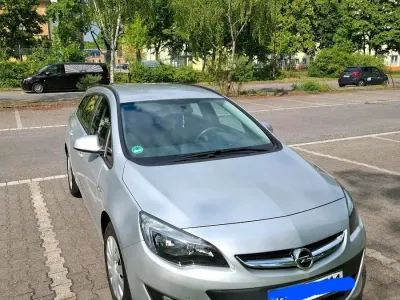 Używany Opel Astra 140 KM (102 kW) 2013 Srebrny Kombi