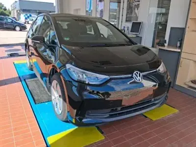 Gebraucht VW ID.3 Pro 150 kW (204 PS) 2024 Grenadillschwarz metallic Kleinwagen