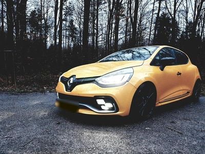 Second-hand Renault Clio IV Trophy 220 CP (161 kW) 2018 Galben Hatchback