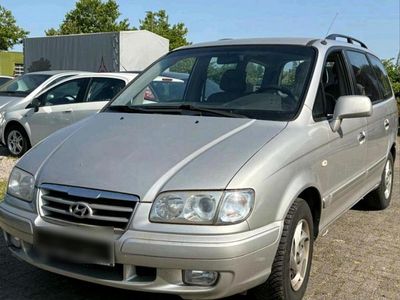 Usado Hyundai Trajet GLS 136 HP (100 kW) 2006 Cinzento Monovolume