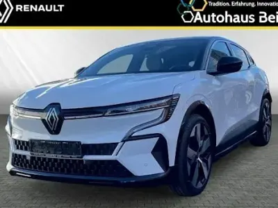 Używany Renault Megane E-Tech Techno 161 kW (220 KM) 2023 Biały Sedan/Limuzyna