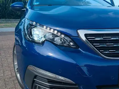 Gebraucht Peugeot 308 SW Allure 131 PS (96 kW) 2020 Blau Kombi
