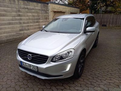 Silber Gebraucht 2016 Volvo XC60 Ocean Race SUV | 13.850 € (Fairer Preis)