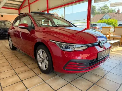 Gebraucht VW Golf VIII Life 150 PS (110 kW) 2022 Rot Limousine