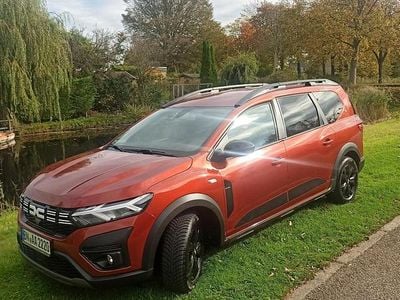 Rot Gebraucht 2023 Dacia Jogger Extreme Van / Kleinbus | 21.650 € (Fairer Preis)