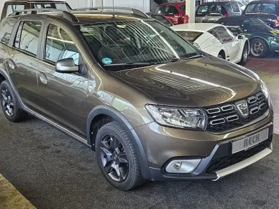 Gebraucht Dacia Logan MCV Celebration 90 PS (66 kW) 2017 Braun Limousine