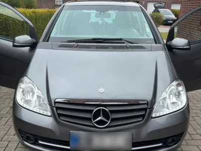 Gebraucht Mercedes A180 109 PS (80 kW) 2011 Braun Kleinwagen