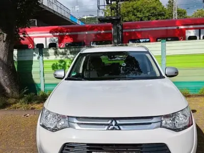 Gebraucht Mitsubishi Outlander Plus 150 PS (110 kW) 2015 Weiß SUV