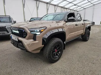Nuova Toyota Tacoma T1 326 CV (239 kW) 2026 Marrone Pick-up
