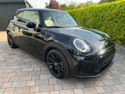Gebraucht Mini Cooper SE 135 kW (184 PS) 2023 Schwarz Kleinwagen