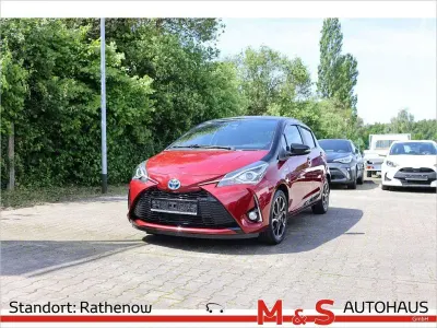 Gebraucht Toyota Yaris Hybrid Style 101 PS (74 kW) 2017 Rot Limousine