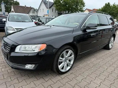 Gebraucht Volvo V70 Momentum 215 PS (158 kW) 2014 Schwarz Kombi