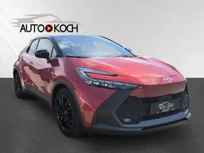 Gebraucht Toyota C-HR Team 140 PS (102 kW) 2024 Emotional red 2 (3u5)/ black ( SUV