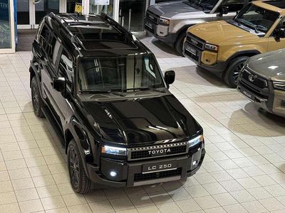 Neu Toyota Land Cruiser Lounge 205 PS (150 kW) 2026 Tiefschwarz mica  218 SUV