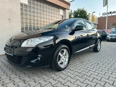 Gebraucht Renault Mégane 101 PS (74 kW) 2011 Schwarz Limousine