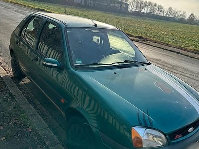 Grün Gebraucht 2001 Ford Fiesta Kleinwagen | 450 €